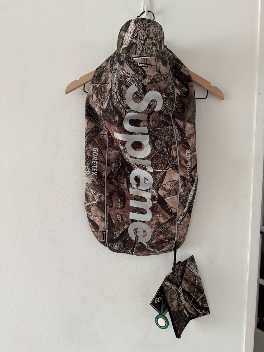 Supreme GORE-TEX Dog Jacket